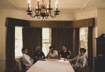 Larry Flint presenta “20:40” una oda a la expectativa donde el blues respira